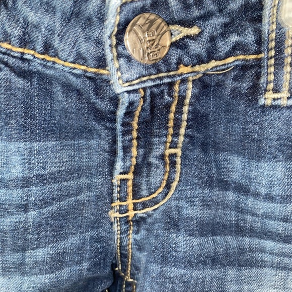 Women’s-Jr. BKE Stella Distressed Blue Jean Shorts - Picture 5 of 12